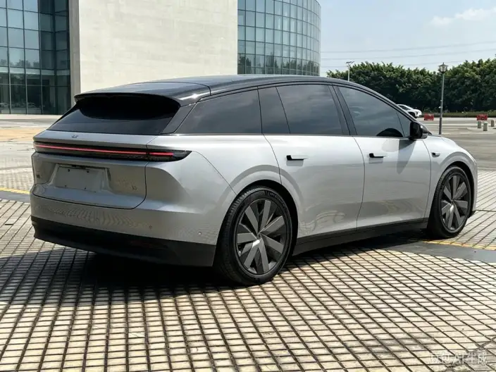 Li Auto i6 2025 Model 4WD Standard Edition – фото 7