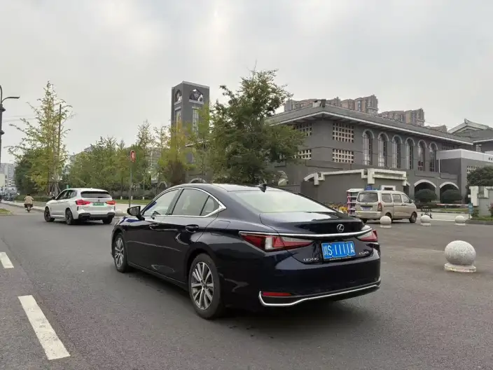 Lexus ES 2020 Model 200 Superior Edition China VI