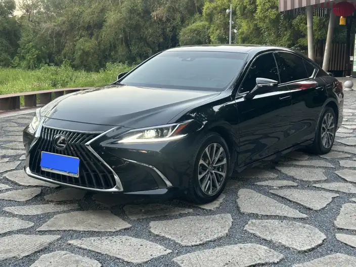 Lexus ES 2022 Model 300h Superior Edition