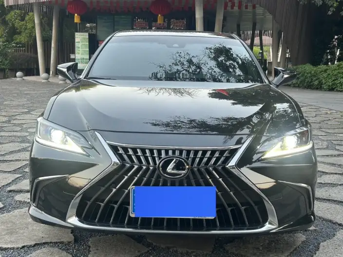Lexus ES 2022 Model 300h Superior Edition