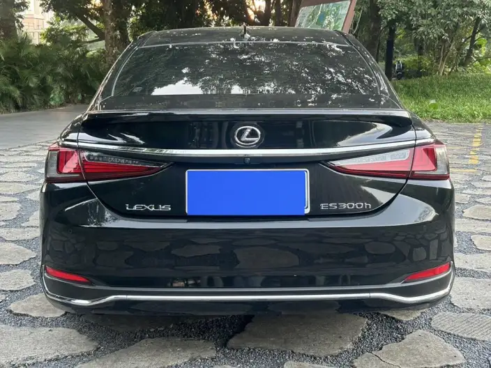 Lexus ES 2022 Model 300h Superior Edition