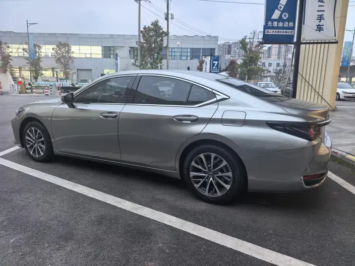 Lexus ES 2026 Model 200 Premium