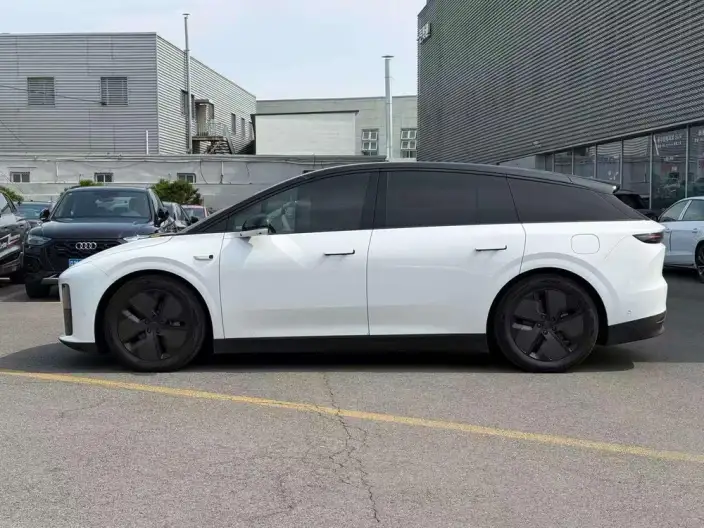 Li Auto i6 2025 Model 2WD Standard Edition