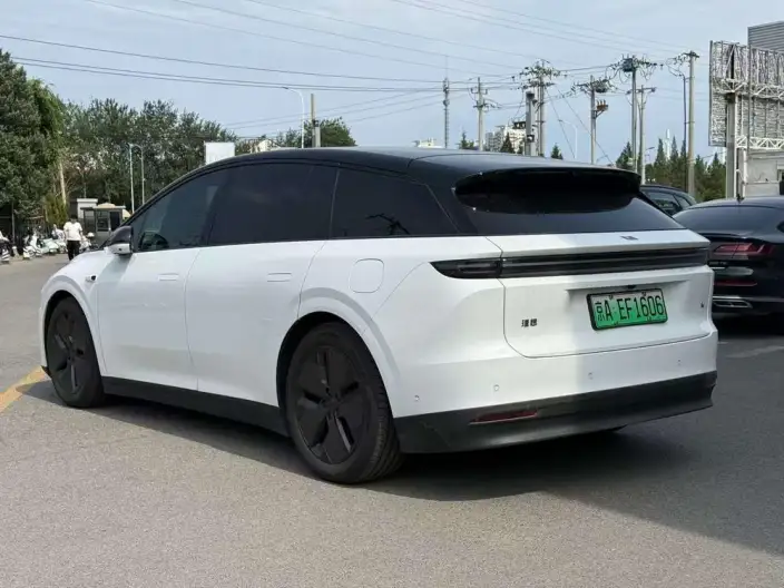 Li Auto i6 2025 Model 2WD Standard Edition