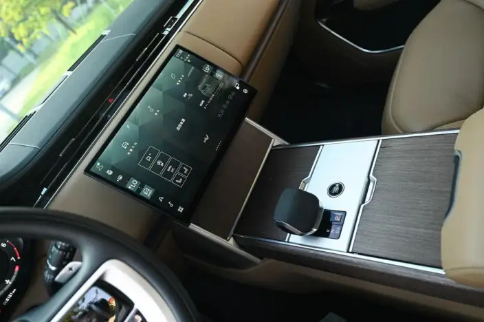Range Rover 2026 Model 3.0 L6 400PS SE Long axis Edition – фото 8