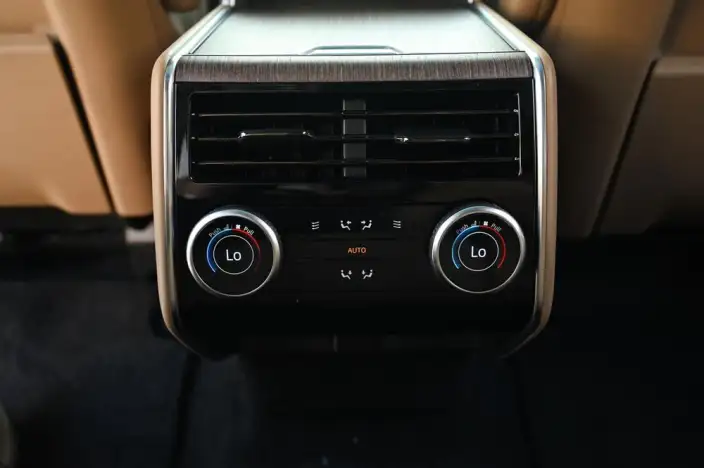 Range Rover 2026 Model 3.0 L6 400PS SE Long axis Edition – фото 9