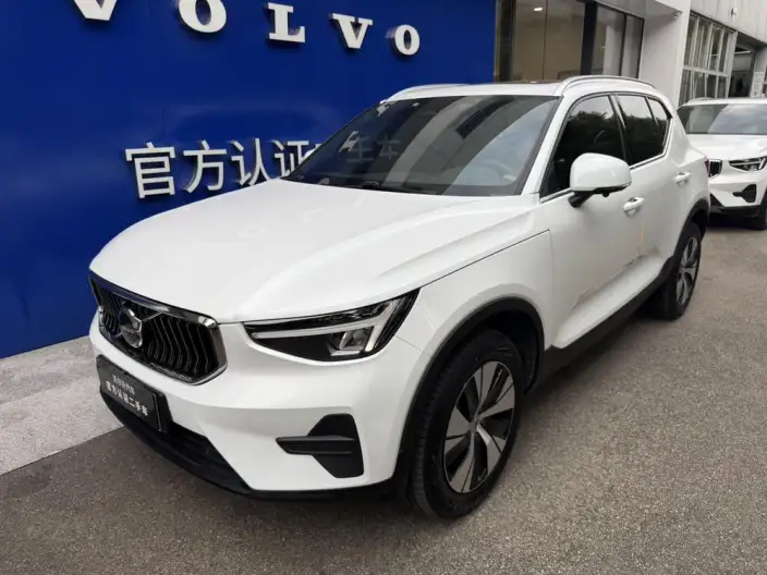 Volvo XC40 2023 Model B3 Smart Range Deluxe Edition – фото 1