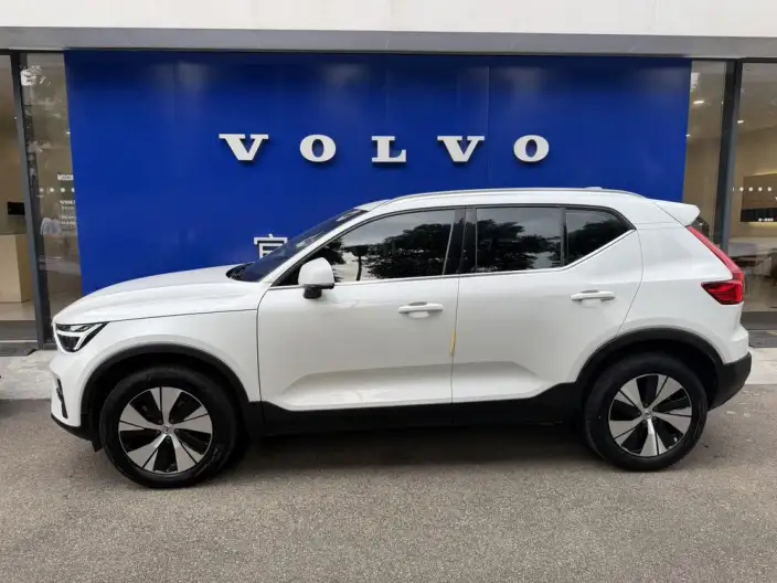 Volvo XC40 2023 Model B3 Smart Range Deluxe Edition – фото 3