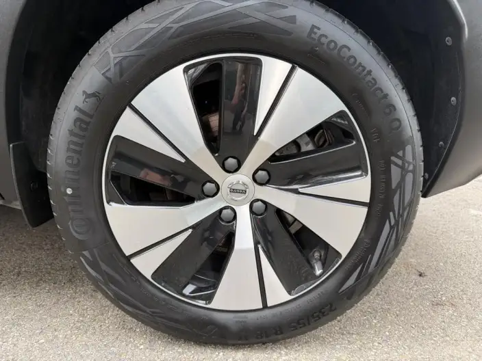 Volvo XC40 2023 Model B3 Smart Range Deluxe Edition – фото 4