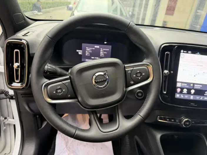 Volvo XC40 2023 Model B3 Smart Range Deluxe Edition – фото 8