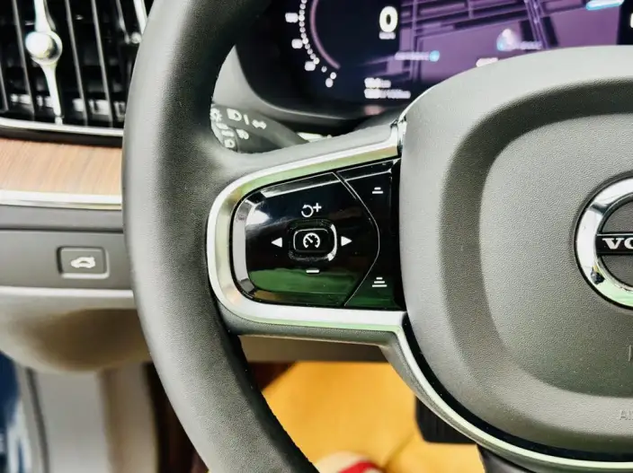 Volvo XC60 2023 Model B5 4WD Smart Range Deluxe Edition – фото 9