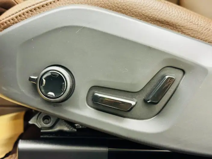 Volvo XC60 2023 Model B5 4WD Smart Range Deluxe Edition – фото 10