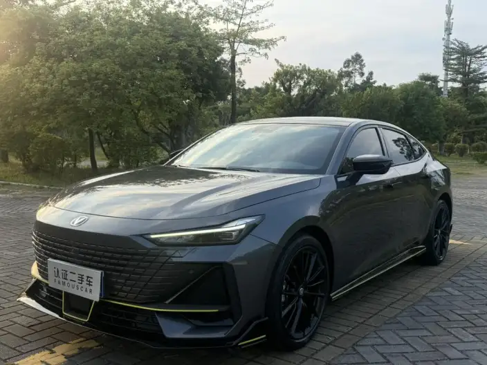 Changan UNI-V 2023 Model 1.5T Sports Edition – фото 1