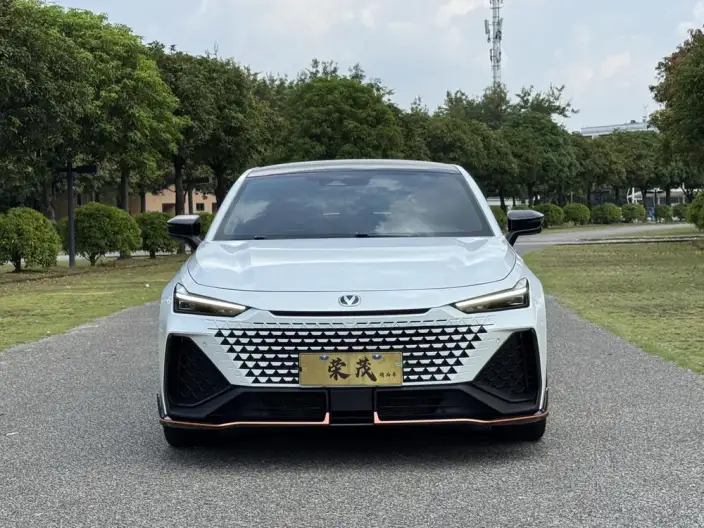 Changan UNI-V 2024 Model 2.0T High Power Edition – фото 2