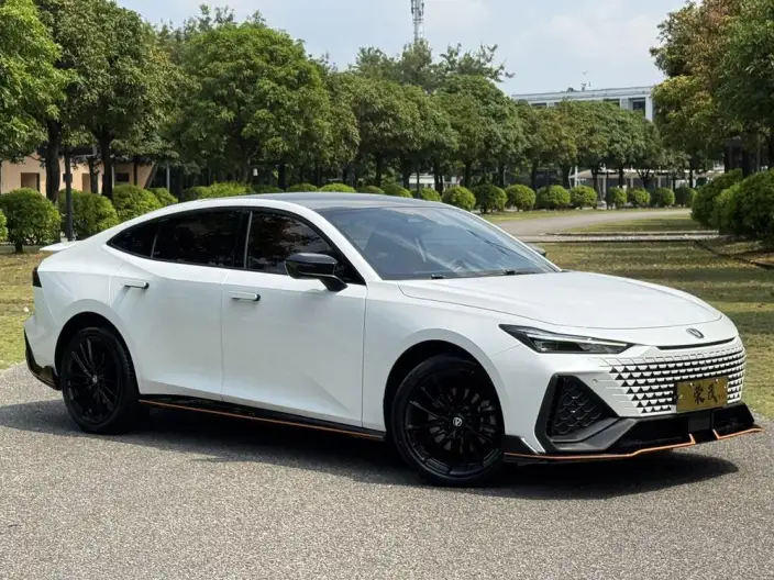 Changan UNI-V 2024 Model 2.0T High Power Edition – фото 3