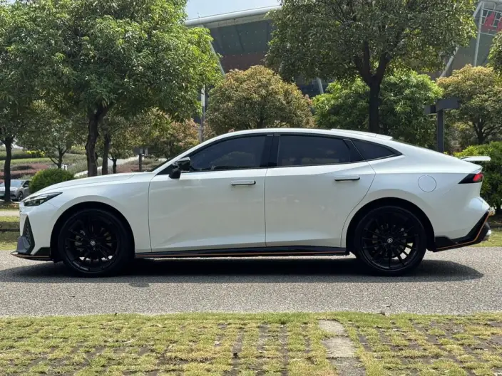 Changan UNI-V 2024 Model 2.0T High Power Edition – фото 4