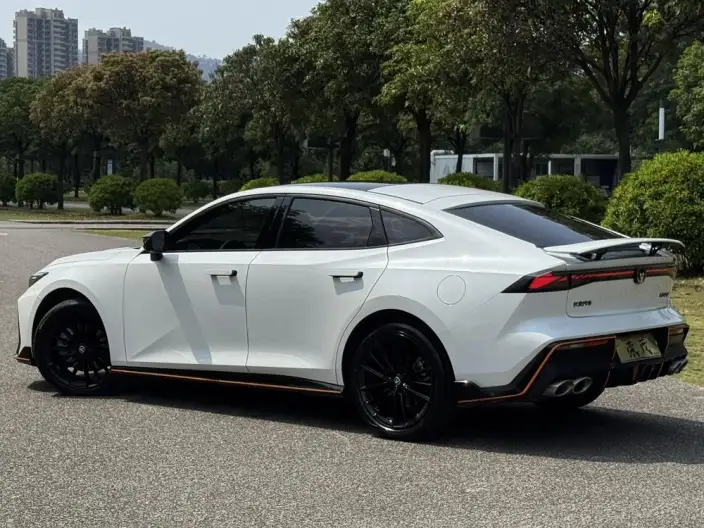Changan UNI-V 2024 Model 2.0T High Power Edition – фото 5
