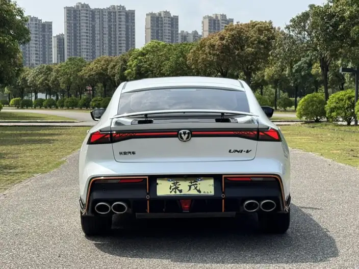 Changan UNI-V 2024 Model 2.0T High Power Edition – фото 6