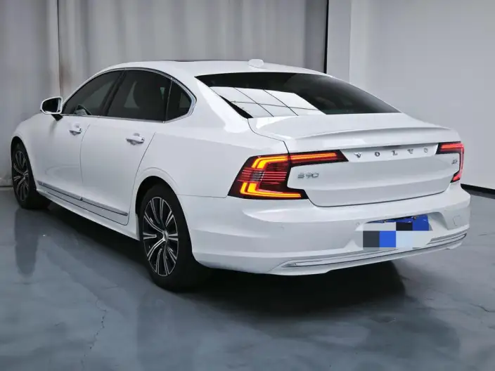 Volvo S90 2021 Model B5 Smart Range Deluxe Edition