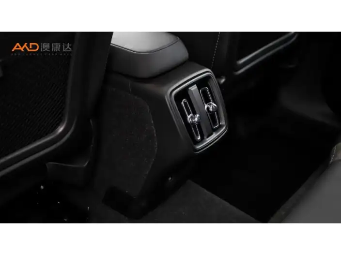 Volvo XC40 2024 Model B3 Smart Range Deluxe Edition – фото 5