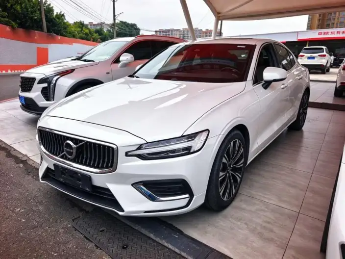 Volvo S60 2024 Model B4 Smart Range Deluxe Edition