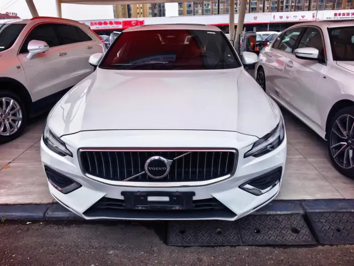 Volvo S60 2024 Model B4 Smart Range Deluxe Edition
