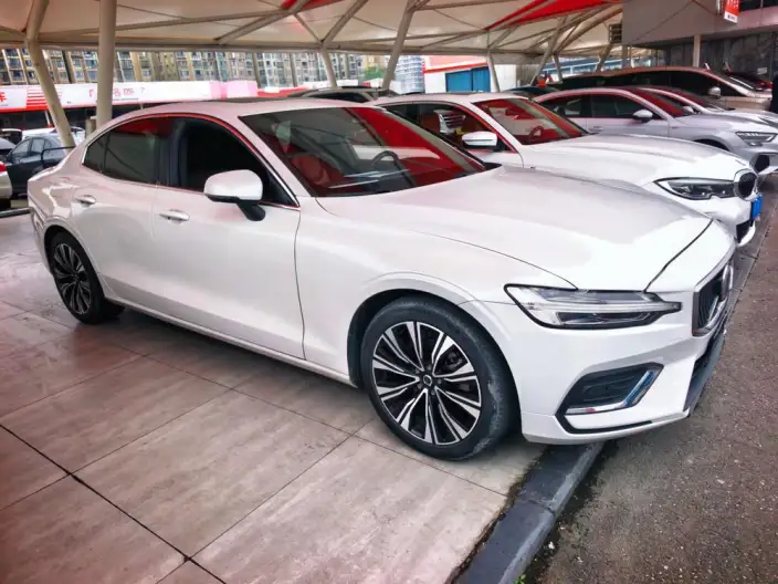 Volvo S60 2024 Model B4 Smart Range Deluxe Edition