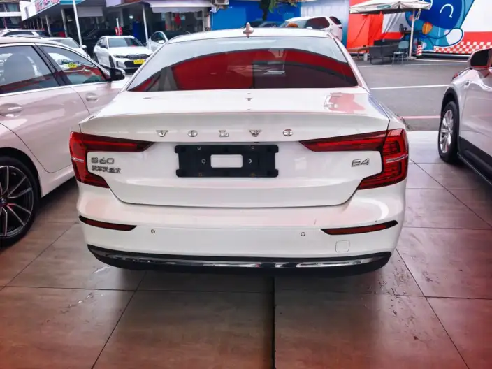 Volvo S60 2024 Model B4 Smart Range Deluxe Edition