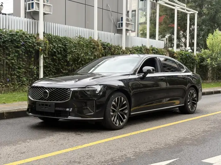 Volvo S90 2026 Model B5 Smart Range Deluxe Edition
