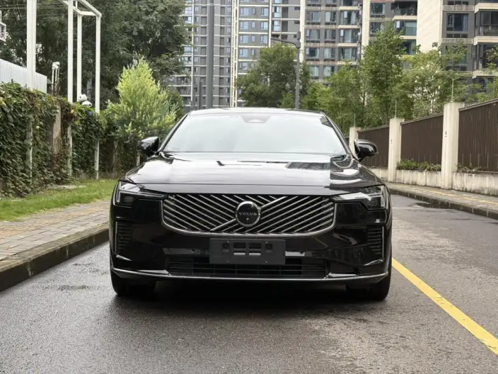 Volvo S90 2026 Model B5 Smart Range Deluxe Edition