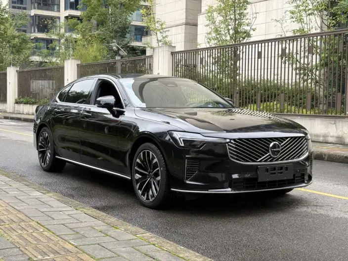Volvo S90 2026 Model B5 Smart Range Deluxe Edition