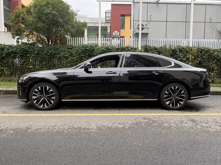 Volvo S90 2026 Model B5 Smart Range Deluxe Edition
