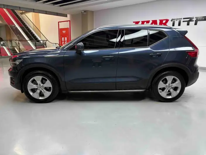 Volvo XC40 2021 Model T4 4WD Zhixing Fashion Edition
