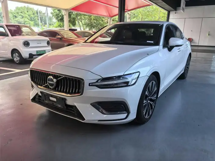 Volvo S60 2024 Model B4 Smart Range Deluxe Edition