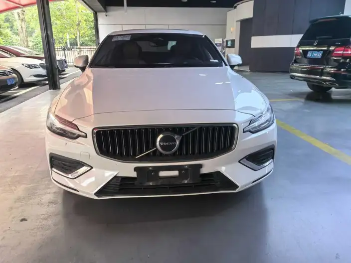 Volvo S60 2024 Model B4 Smart Range Deluxe Edition