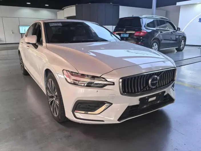 Volvo S60 2024 Model B4 Smart Range Deluxe Edition
