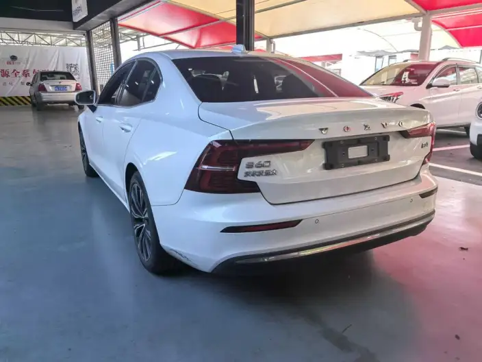 Volvo S60 2024 Model B4 Smart Range Deluxe Edition
