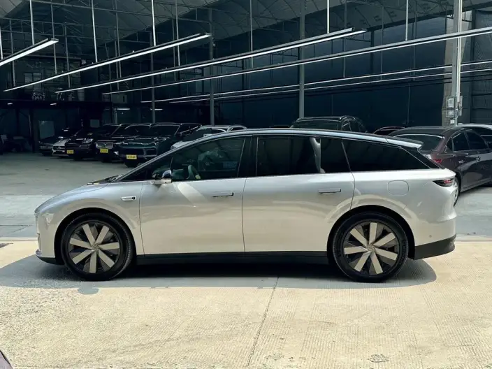 Li Auto i6 2025 Model 2WD Standard Edition