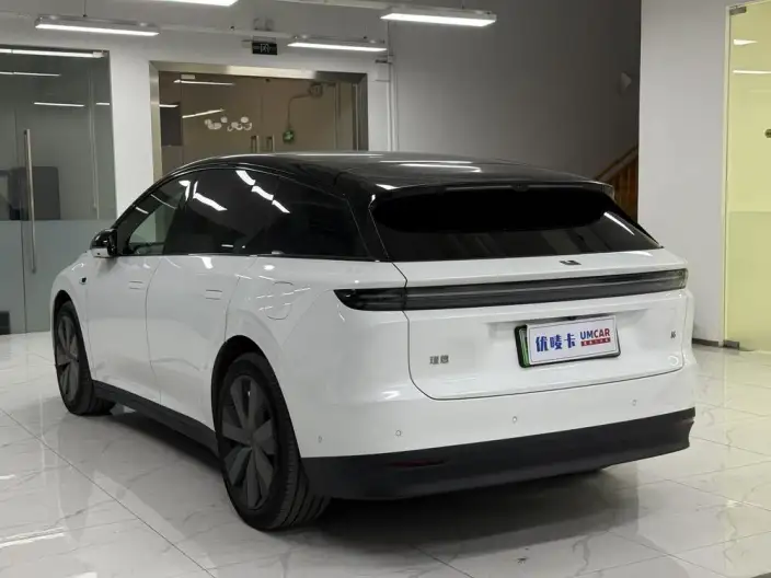 Li Auto i6 2025 Model 4WD Standard Edition