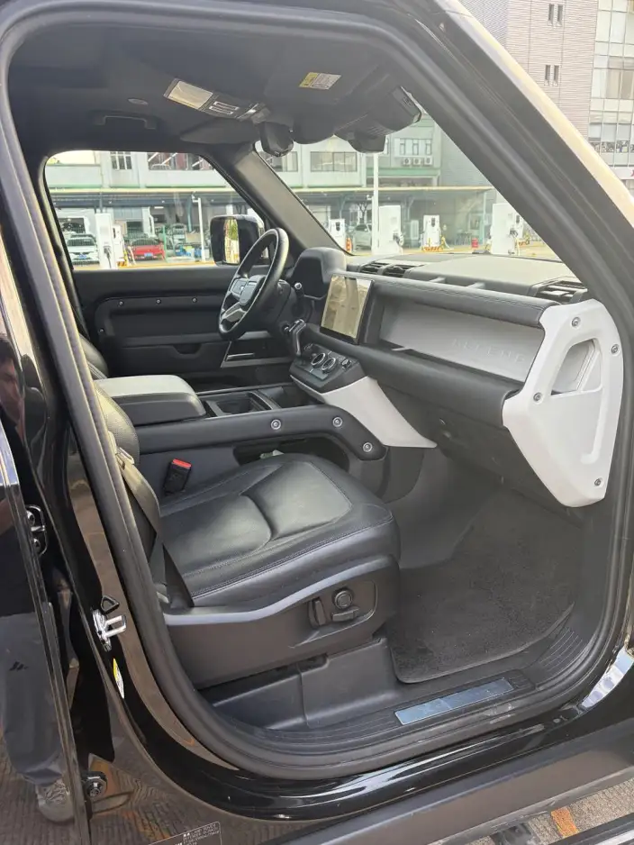 Land Rover Defender 2024 Model 110 3.0T P400 X-Dynamic HSE – фото 5