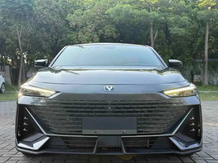 Changan UNI-V 2022 Model 1.5T Smart Pilot Model – фото 2