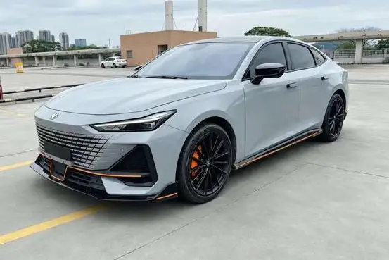 Changan UNI-V 2022 Model 1.5T Sports Edition – фото 1