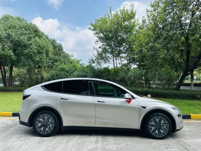 Model Y L 2026 Model Standard Edition – фото 7
