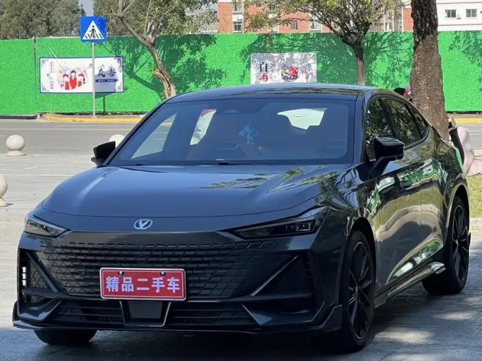 Changan UNI-V 2023 Model 1.5T Sports Edition – фото 1