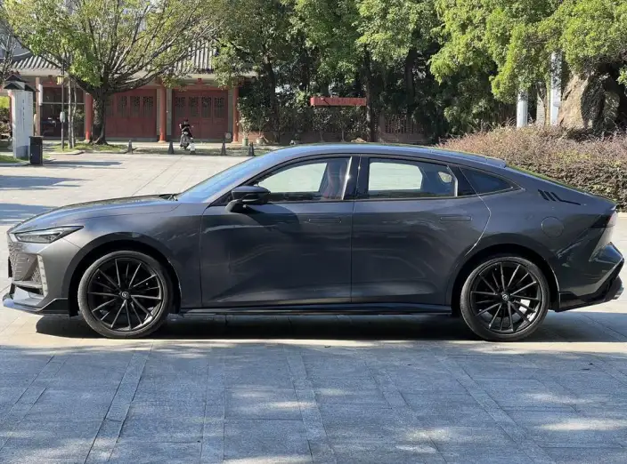 Changan UNI-V 2023 Model 1.5T Sports Edition – фото 4