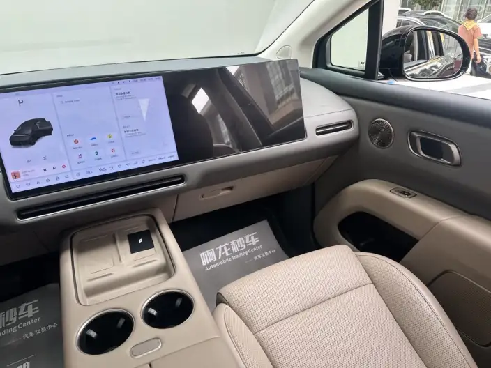 Li Auto i8 2025 Model Standard Edition – фото 5