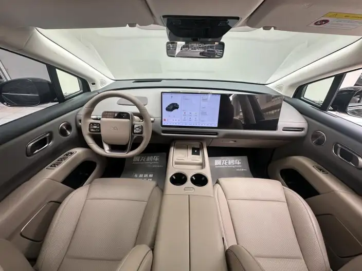 Li Auto i8 2025 Model Standard Edition – фото 8