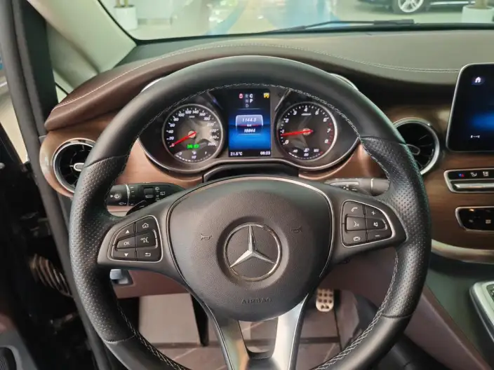 Mercedes-Benz V-Class 2022 Model V 260 Premium Edition – фото 7