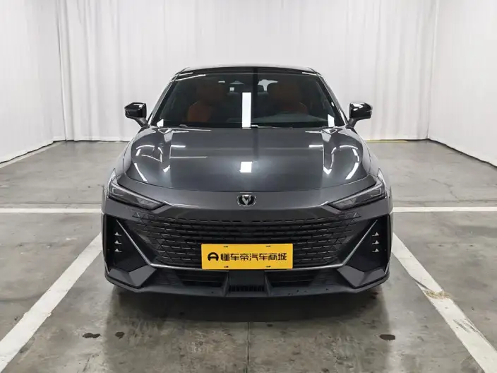Changan UNI-V 2022 Model 1.5T Smart Pilot Model – фото 2