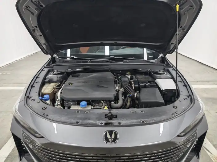 Changan UNI-V 2022 Model 1.5T Smart Pilot Model – фото 10